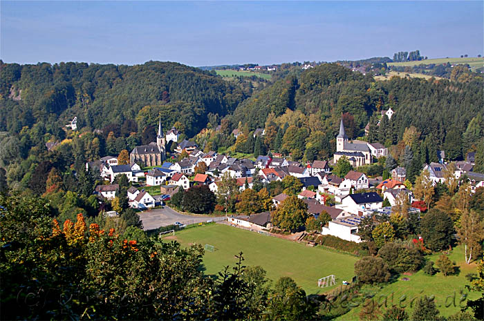 Blick auf Herchen vom Helmut-Land-Platz